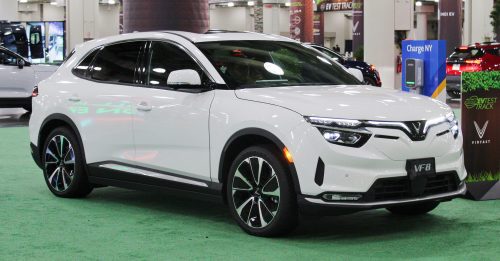 VinFast_VF8,_front_NYIAS_2022
