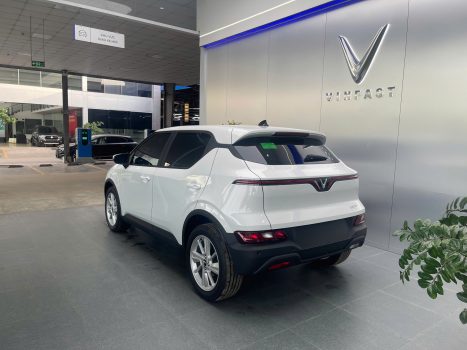 Đuôi xe VF5 cũng thiết kế sang trọng nổi bật
