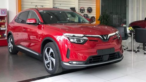 Vinfast VF8 màu đỏ cực hợp với người mệnh Hoả