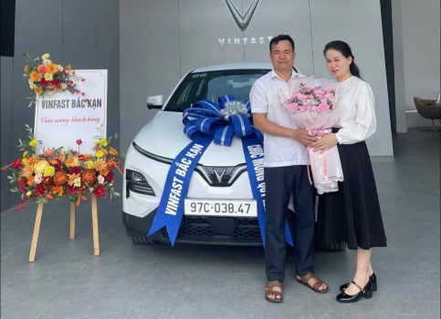 Vinfast Bắc Kan bàn giao xe Vinfast VF6 tới tay khách hàng