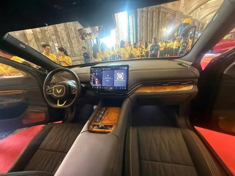 Nội thất Lạc Hồng LX900 cũng sang trọng và đẳng cấp không kém những xe hạng sang
